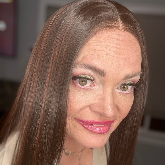 ANGELA - Picture 5 of 6